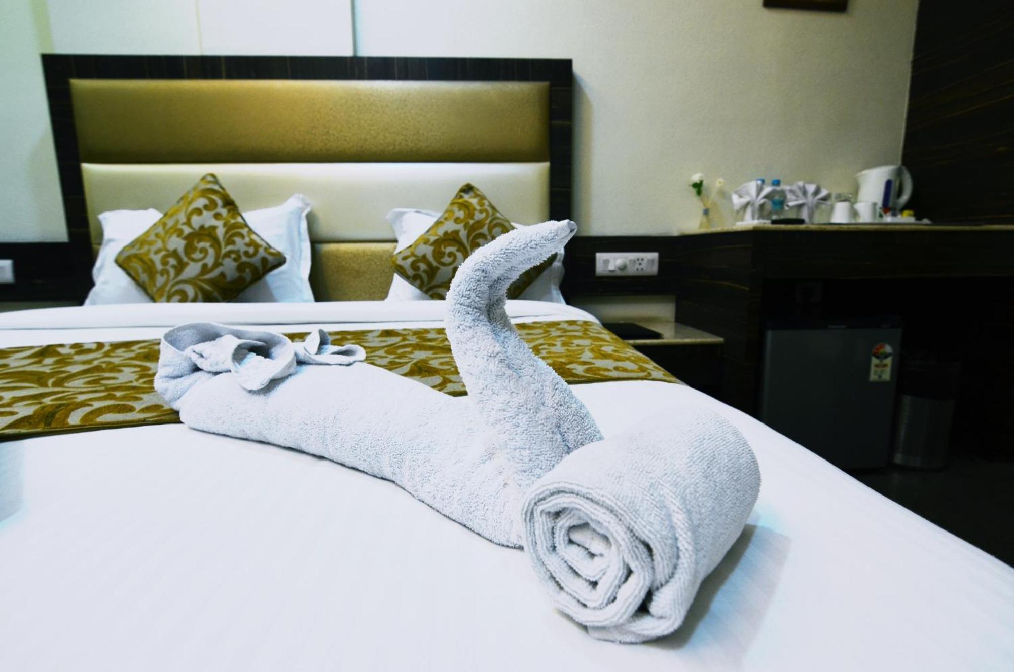 The Majestic Suites Калькутта Экстерьер фото